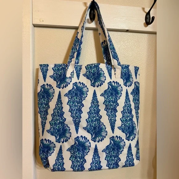 Lilly Pulitzer Blue and White Seashell Tote - Picture 4 of 5